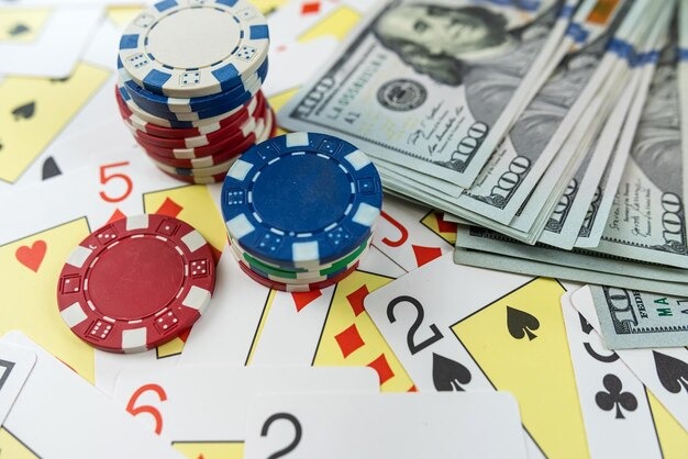 Texas Poker table on qq8821 asia with multiple player seats and community cards displayed